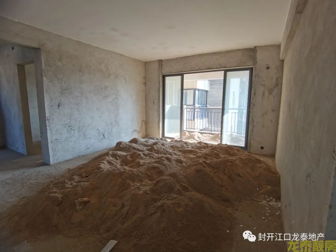 香槟一号南向电梯毛坯8楼