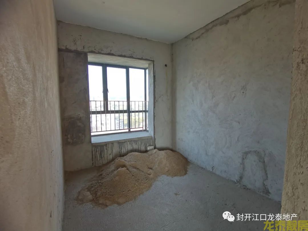 香槟一号南向电梯毛坯8楼