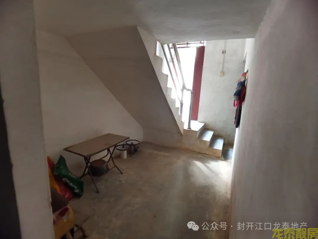 河南自建房三陈半 门前大路宽 