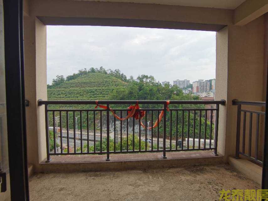 绿景豪庭，124平南北通透户型