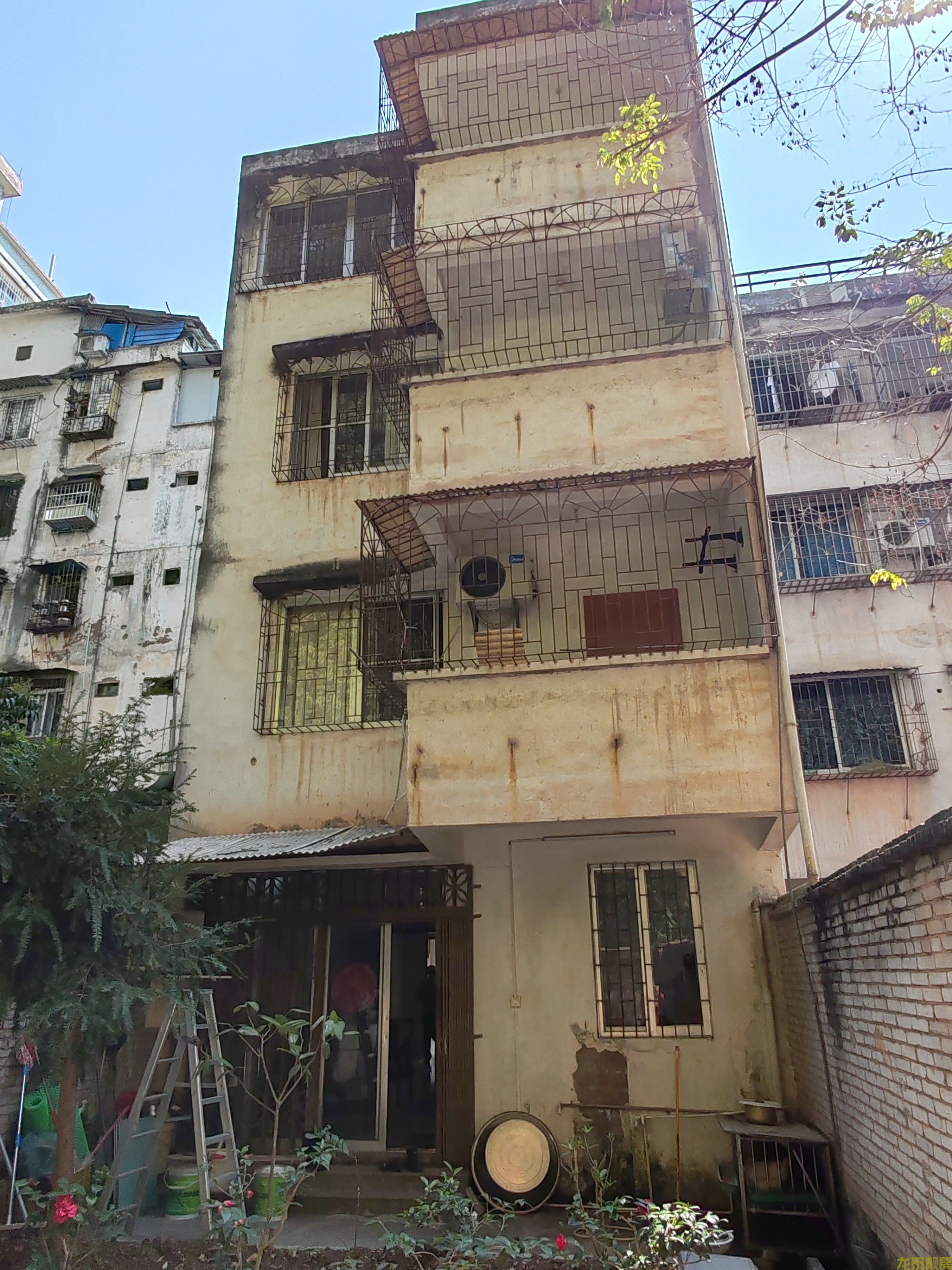 江口城区三层半自建房带前后花园