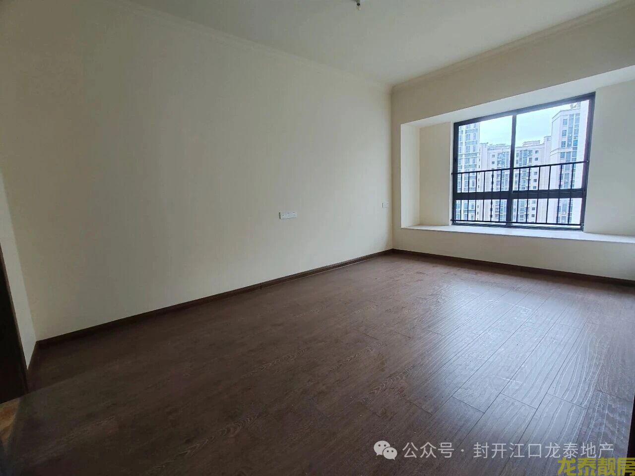 豪园一梯一户南北对流精装新房