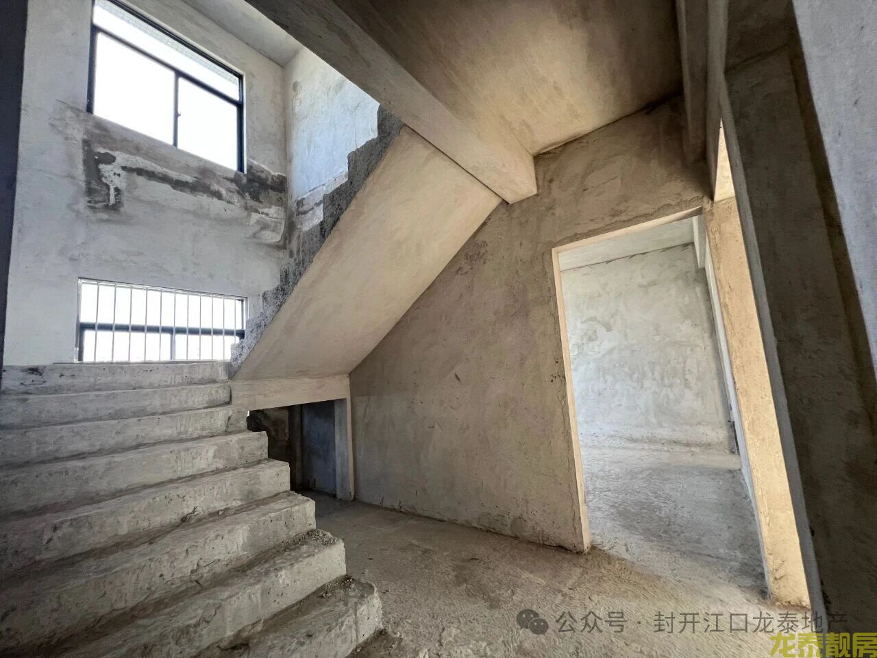 粤江花园头排江景 191平复式 可做5房 楼王户型热售